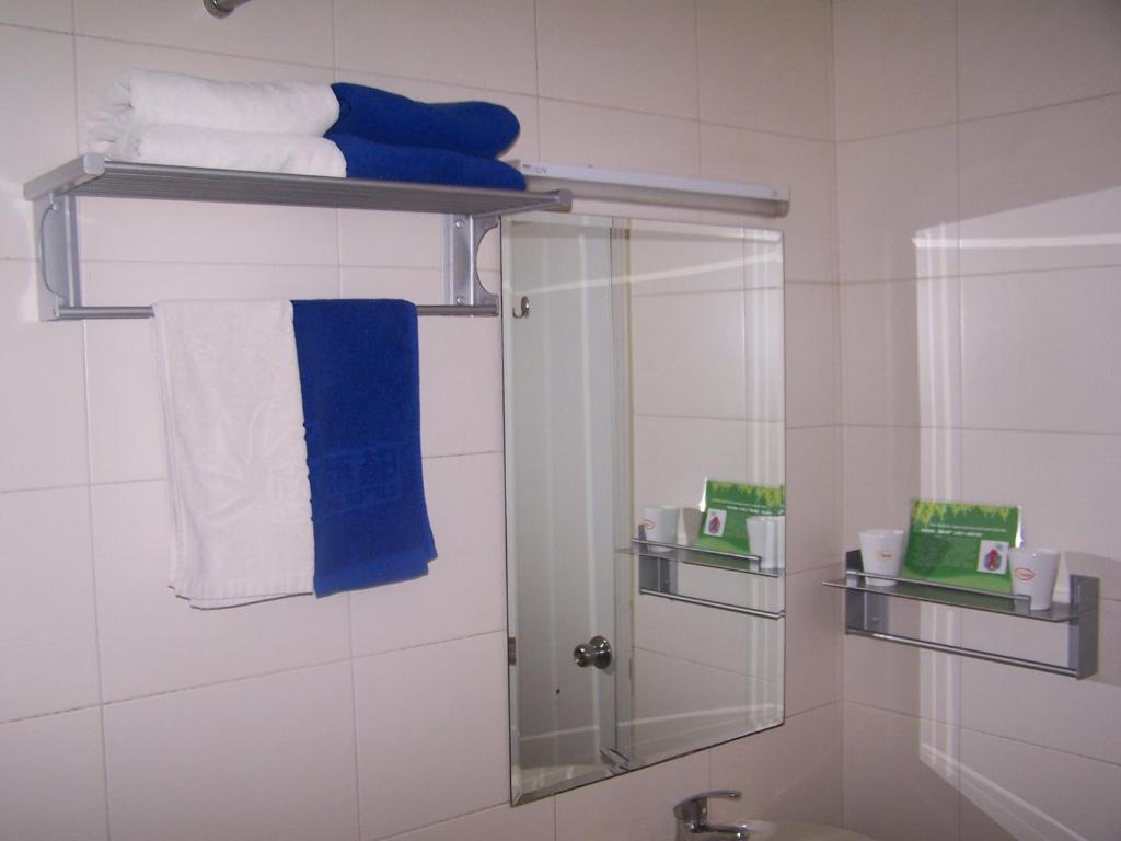 Standard Twin Room no window