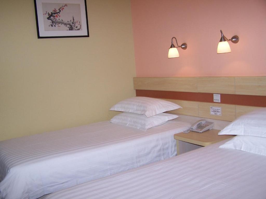 Standard Twin Room no window