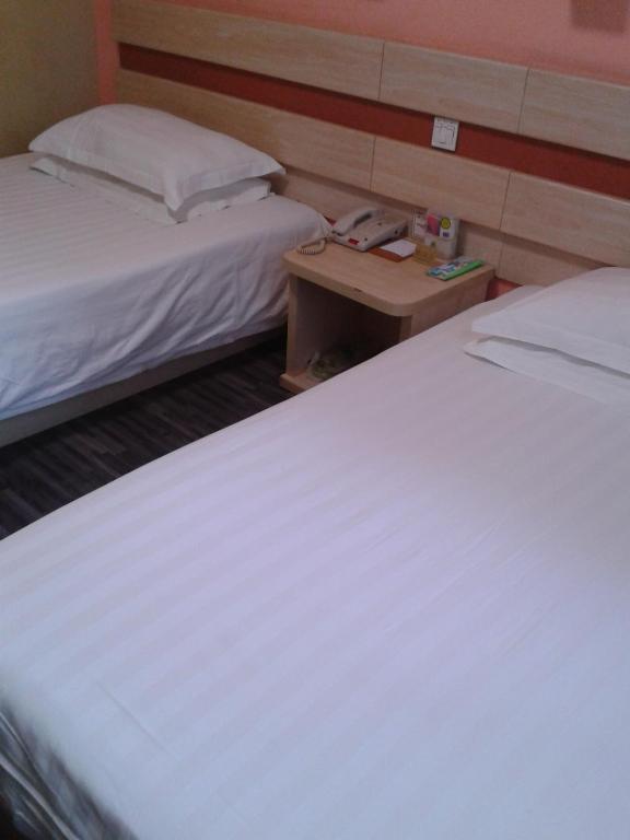 Standard Twin Room no window