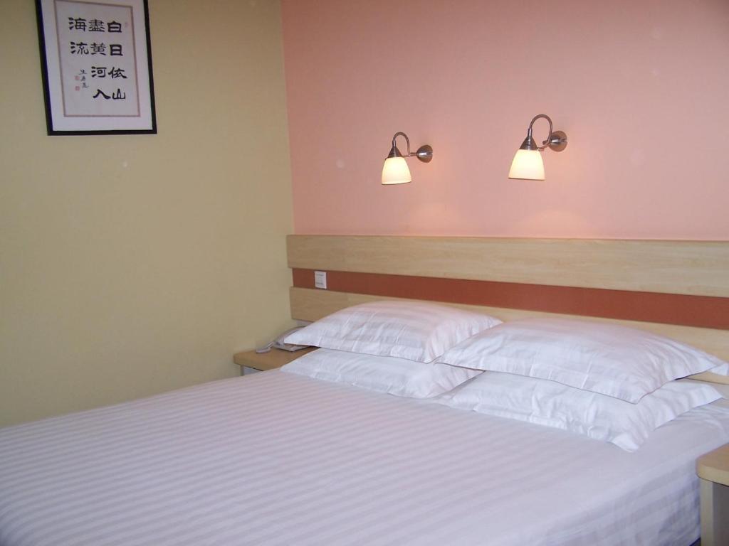 Standard Twin Room no window